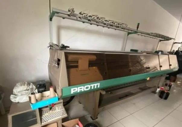 MÁQUINAS DE TRICÔ RETILÍNEO PROTTI